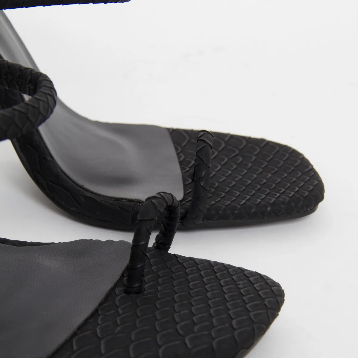 Cyan Black Snake Toe Loop Slim Block Heels - Image 3