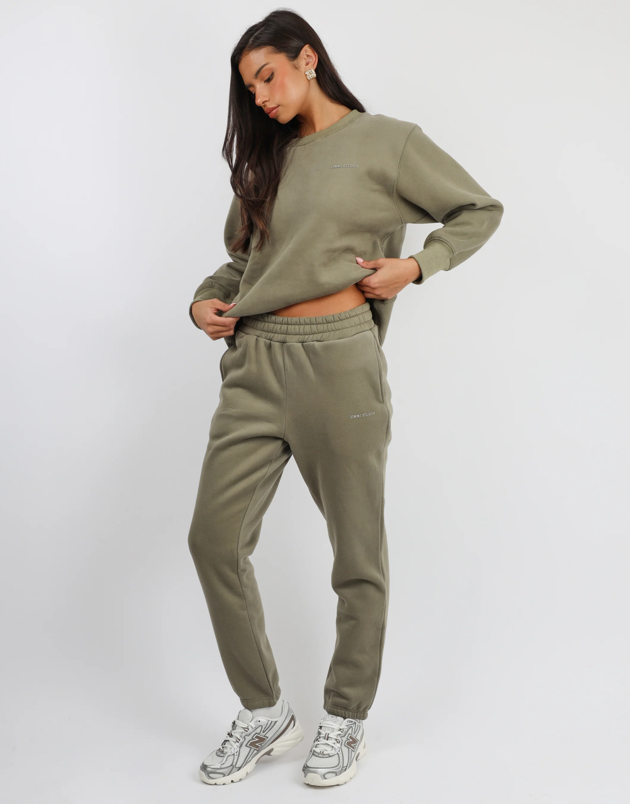 Elwood Simmi Studios Essentials Cuffed Jogger in Olive - Image 2