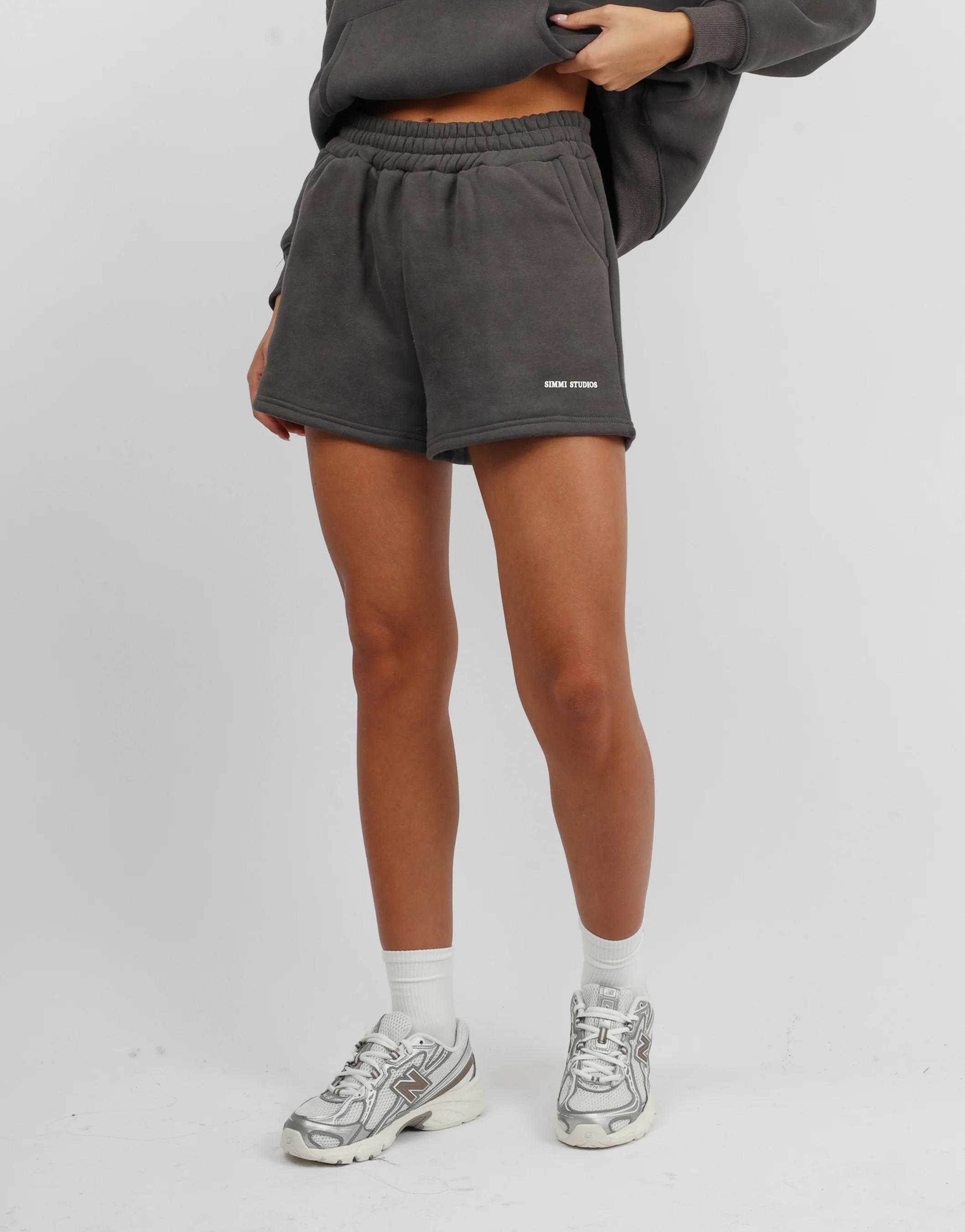 Winslow Simmi Studios Essentials Shorts in Slate - Image 4
